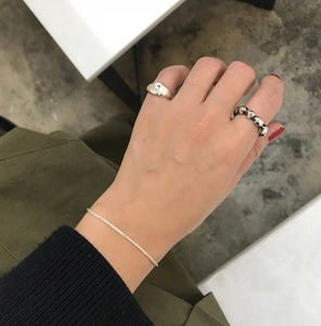 Close-up of S925 sterling silver jewelry set featuring irregular texture rings and chain