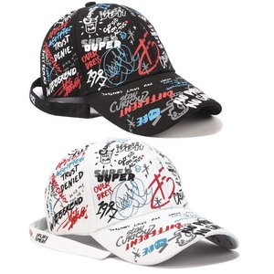 Casquettes de baseball avec graffitis noir et blanc et longue lanière style urbain