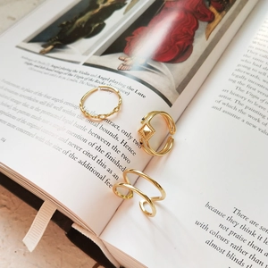 Three-piece set of elegant gold 925 silver rings with geometric and twisted designs