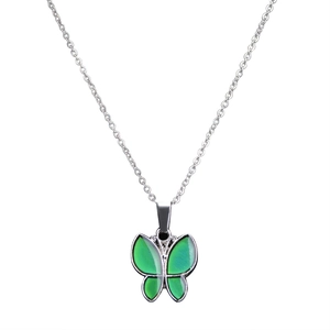 Collana minimalista in acciaio inossidabile con ciondolo a farfalla cambia colore