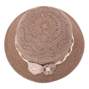 Chapeau d'été en paille marron foncé pour femme avec fleurs perles et ajouré