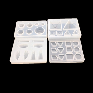 Juego de cuatro moldes de silicona traslúcida para creación de joyas de resina artesanales