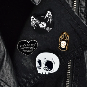 Enamel Brooches Skull Heart Vinyl Record Alloy Dark Gothic Punk Pins For Jackets Backpacks Fashion Jewelry Accessories