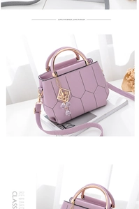 Violette kleine quadratische Tasche mit Steppmuster, Goldgriff und Love-Anhänger