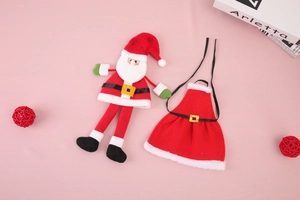 Détail de l'ensemble de housses de bouteille de Noël en peluche avec boucle dorée décorative
