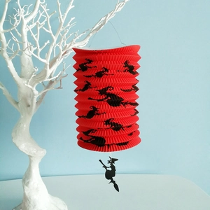 Halloween rode papieren lantaarn met heksenpatroon, opvouwbare hangende decoratie.