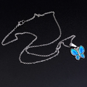Collana con ciondolo a farfalla in acciaio inossidabile con effetto cambia colore termico