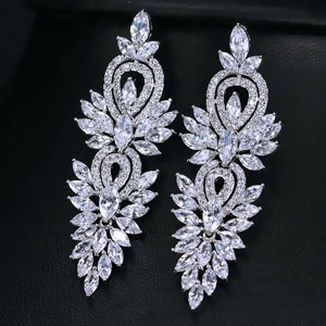 Élégantes boucles d'oreilles feuilles en argent avec zircone AAA et design floral marquise