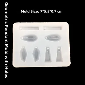 Dettaglio dello stampo in silicone a 8 cavità per ciondoli geometrici con fori per appendere