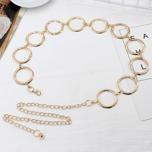 Elegante cinturón de cadena de metal dorado con grandes aros redondos para vestidos