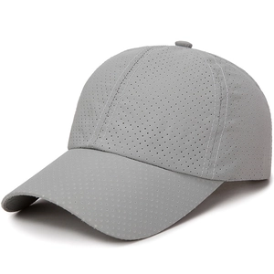 Casquette de baseball grise respirante en tissu mesh séchage rapide à visière