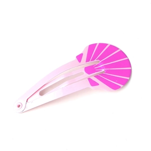 Close-up of a pink shell-shaped cartoon BB hair clip for girls with a glossy finish