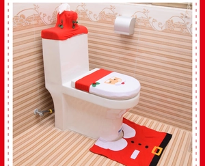 Detailansicht des Weihnachtsmann-Toilettenset mit rotem U-Teppich und Spülkastenbezug
