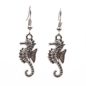 Orecchini a forma di cavalluccio marino in argento vintage con dettagli curati