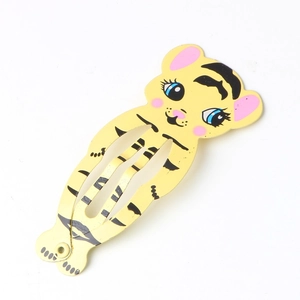 Detail of yellow tiger cartoon hair clip made of painted alloy for kids hair styling