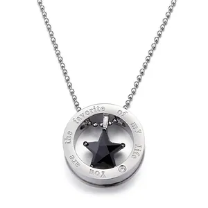 Collana con ciondolo a stella e cerchio in acciaio al titanio con zircone e testo