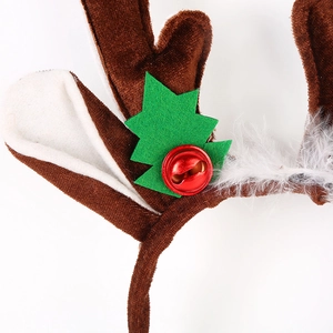 Serre-tête bois de renne de Noël avec tissu marron et clochettes rouges sur fond blanc