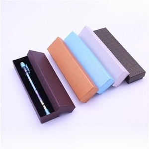 Detail showing 17x4x2.5cm cardboard gift boxes with textured surface and velvet lining