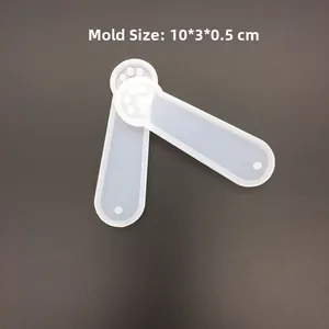 Detail view of cat paw silicone mold for resin bookmarks with 10x3x0.5cm dimensions