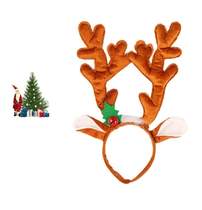 Détail d'un serre-tête en peluche bois de renne avec feuilles vertes et clochette rouge
