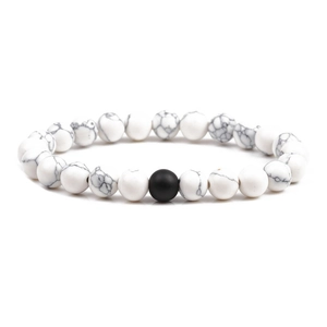 Bracciale minimalista con perline di turchese bianco da 8mm e pietra marmorea nera opaca