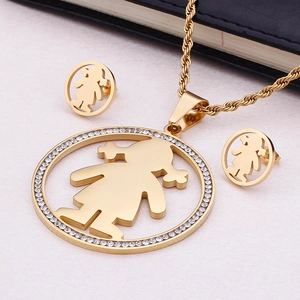 Parure dorée avec silhouette de petite fille et cristaux brillants pour femmes