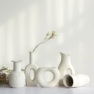 Modern Minimalist Ceramic Vase Nordic Abstract Hollow Geometric Flower Vessel Matte Texture Desktop Home Decoration