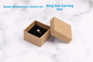 Macro detail of kraft paper jewelry gift box measuring 5x5x3cm for rings and earrings
