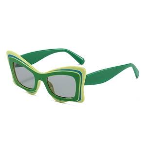 Lunettes de soleil papillon surdimensionnées avec monture multicouche colorée en vert et bleu