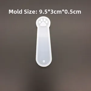 Detailed view of cat paw silicone bookmark mold measuring 9.5 x 3 x 0.5 cm in size