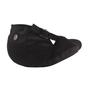 Casquette plate en maille noire respirante avec boucle réglable pour la protection solaire d'été