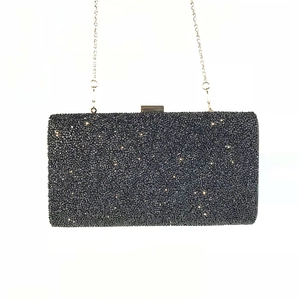 Funkelnde schwarze Pailletten Abendtasche mit eleganter silberner Kette für Damen