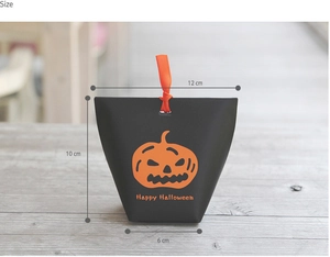 Detailed view of Halloween pumpkin gift box with size 12x6x10cm and orange ribbon