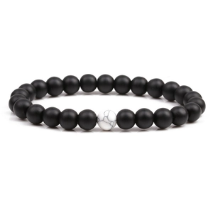 Bracciale minimalista con perline nere opache da 8mm e pietra turchese bianca