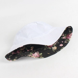 Cappello da pescatore bianco con fodera floreale e cupola piatta per protezione solare