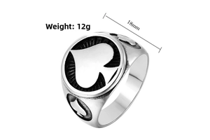 Macro detail of retro spade poker ring in titanium steel, weighing 12g and 18mm wide