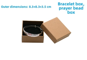 Detail of square kraft paper bracelet box with sponge lining and 8.3x8.3x3.5cm dimensions