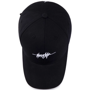 Casquette de baseball noire classique avec broderie blanche sur structure à 6 panneaux
