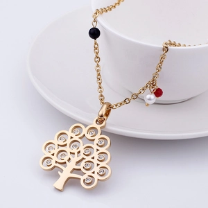 Collier élégant doré avec pendentif Arbre de Noël, perles colorées et une perle blanche