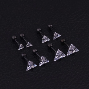 Orecchini a triangolo in acciaio nero con zirconi chiari in diverse dimensioni