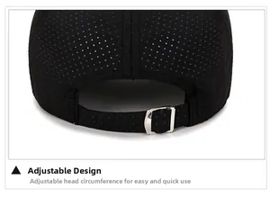 Détail de la boucle en métal réglable et tissu en maille de la casquette noire