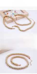 Dettaglio della collana a sfere in acciaio inossidabile placcato oro 18K con chiusura