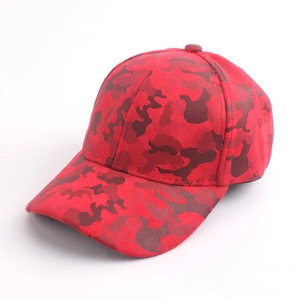 Classic red camouflage baseball cap for adults with breathable six-panel structure