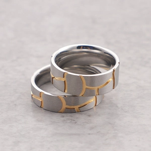 Fashion titanium steel couple rings with silver brushed finish and gold cracked texture