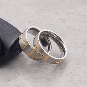 Fashion titanium steel rings for couples with geometric grid texture in silver and gold