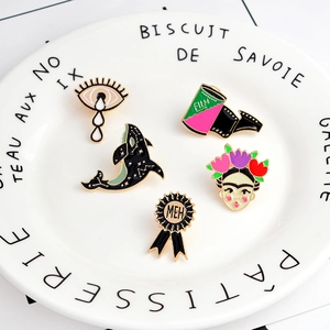 Lot de 5 broches en émail artistique avec Frida Kahlo, baleine et motifs de film