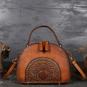 Vintage Echtleder Umhängetasche mit Blumenprägung, weiches Rindsleder und Doppelreißverschluss.
