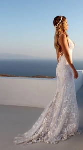 Exquisite white lace embroidery details on the backless mermaid evening gown