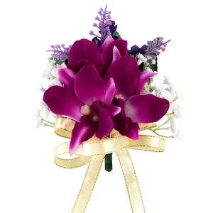 Boutonniere de orquídea artificial púrpura con lazo dorado para invitados de boda