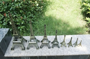Set di miniature della Torre Eiffel in metallo bronzo di varie dimensioni per la casa